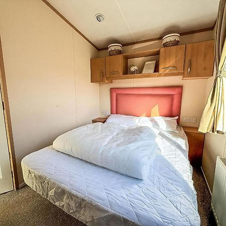 Lovely 6 Berth Caravan For Hire At Manor Park In Hunstanton Norfolk Ref 23044S Eksteriør billede